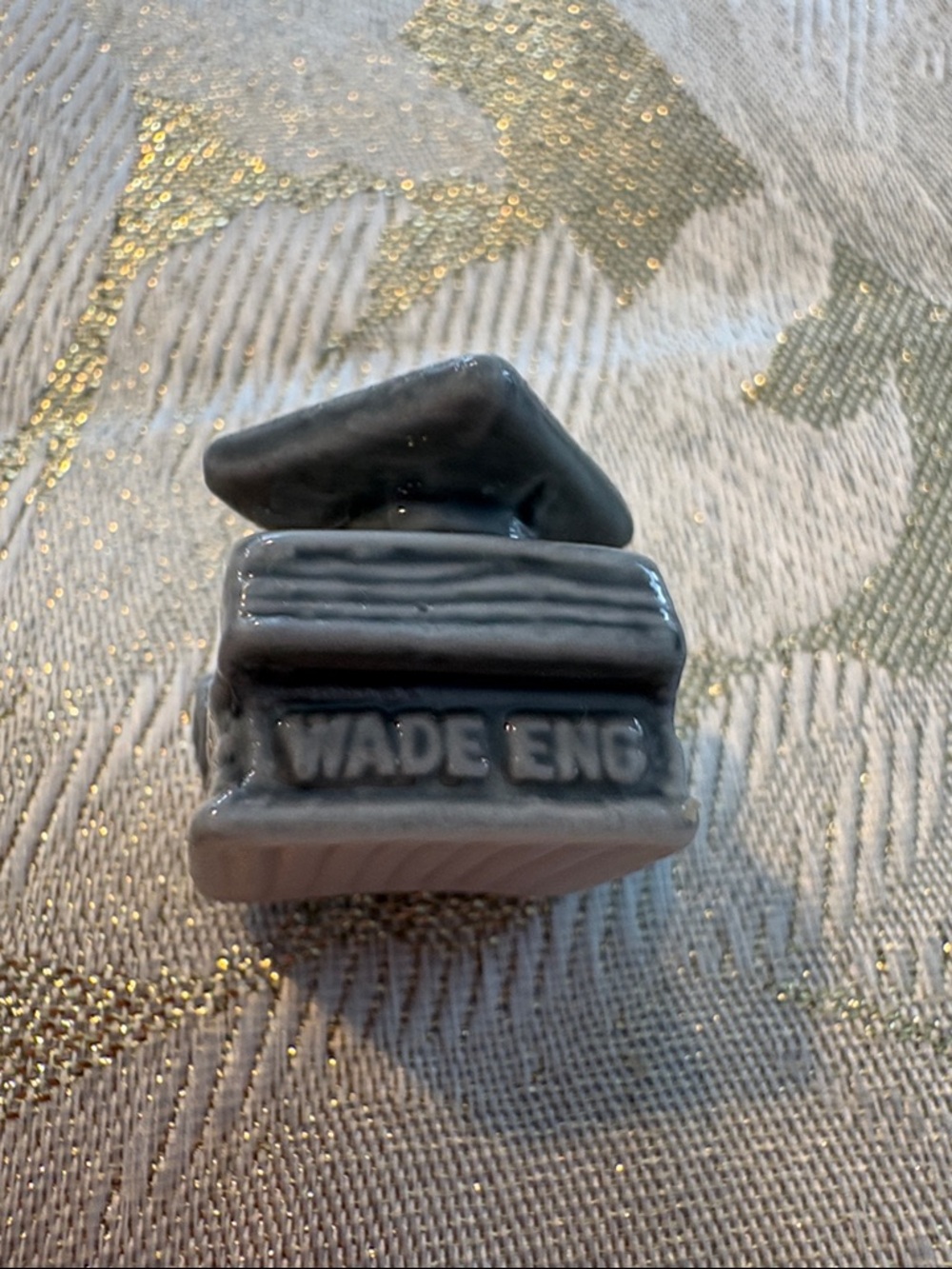 Vintage Wade Miniature Graduation Cap & Diploma Figurine - Slate Gray - Picture 2 of 4